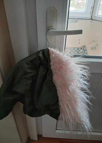 Kapüşonlu, kürklü yeşil kız çocuk montu - Görsel 2