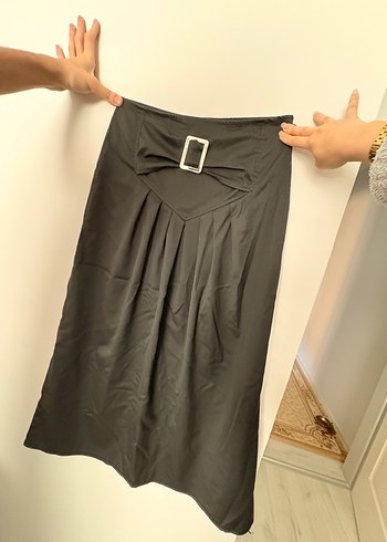 Tokalı siyah kumaş etek - Görsel 3