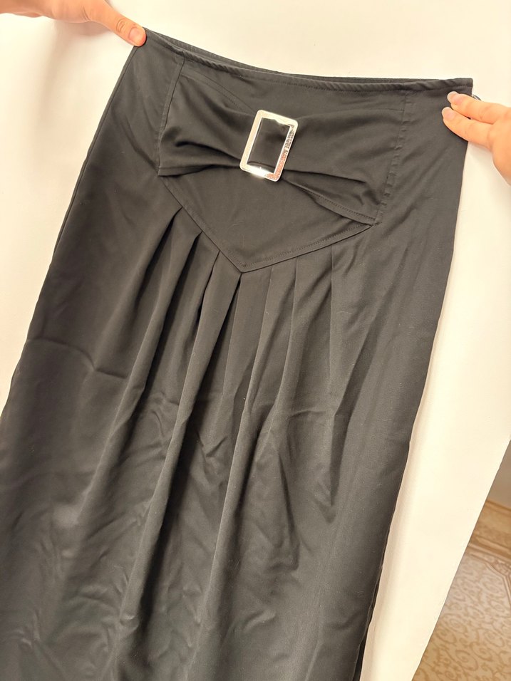 Tokalı siyah kumaş etek - Görsel 4