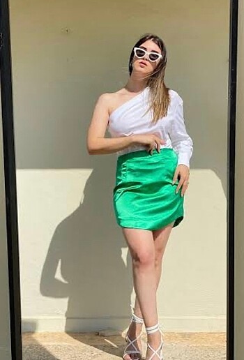 Yeşil saten mini etek