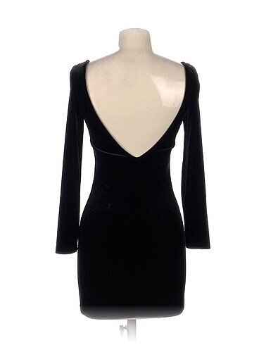 m Beden PreLoved Kısa Elbise %70 İndirimli.