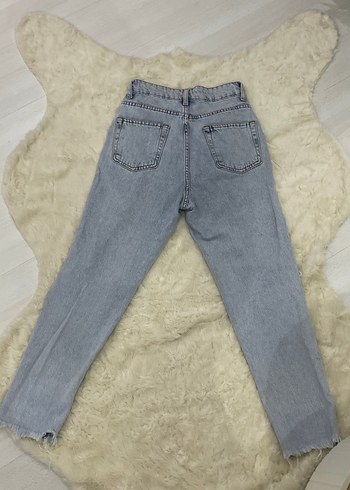 26 Beden Mavi Yırtık Detaylı Bol Kesim Denim Pantolon