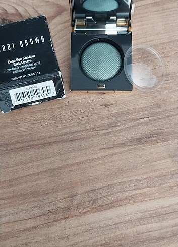 Bobbi Brown far