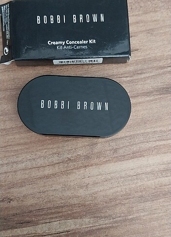 Bobbi Brown concealer 