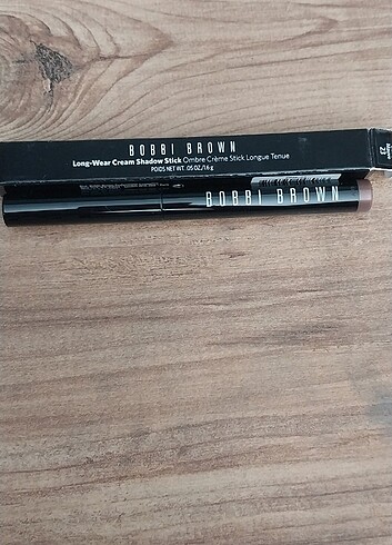 Bobbi Brown far