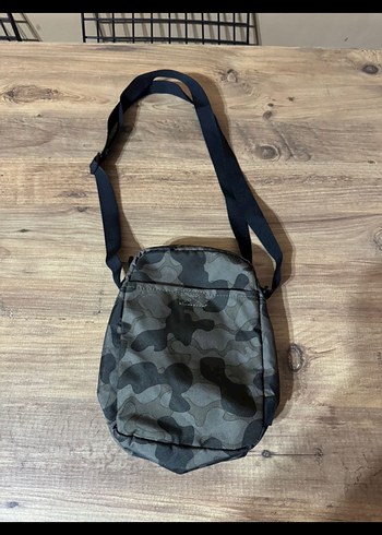 Nike Gri Kamuflaj Desenli Erkek Omuz Çantası - Görsel 2