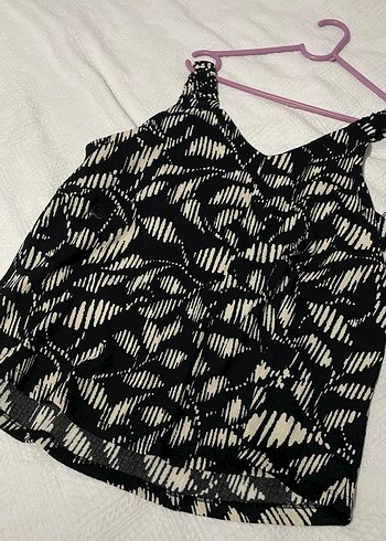 LC Waikiki Zebra Desenli V Yakalı Bluzu