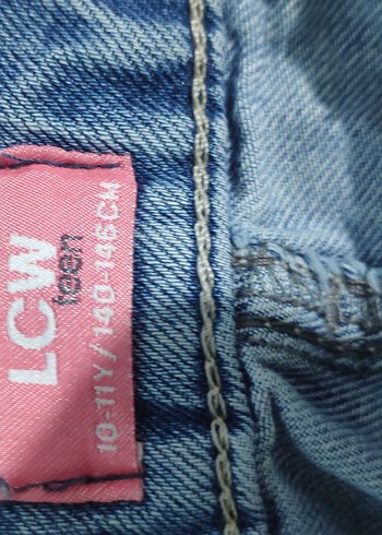 Nakışlı Mavi Denim Kız Şortu, hediyelidir  - Görsel 3