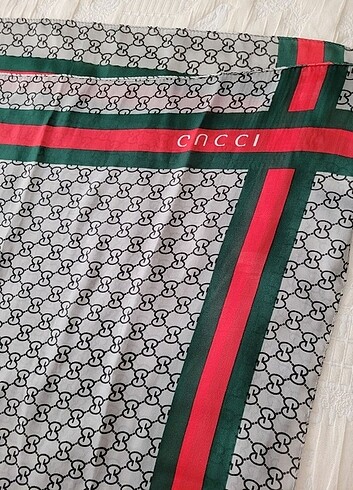 GUCCİ fular