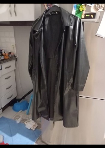 Siyah Deri Kemerli Uzun Trençkot - Görsel 2