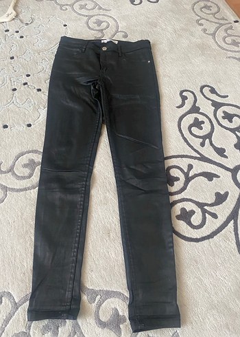 Siyah Deri Görünümlü Parlak Kadın Jeans