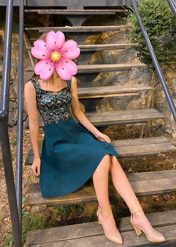 Payet İşlemeli V Yaka  Elbise - Görsel 4