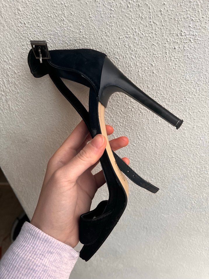 Klasik Siyah Süet Topuklu Kadın Ayakkabı - Görsel 2