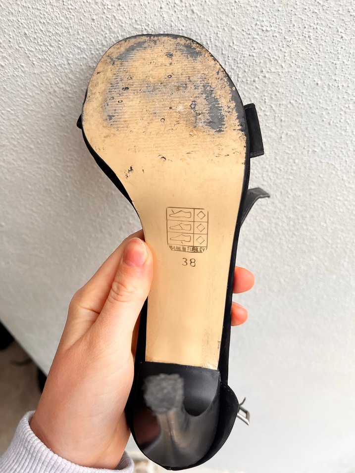 Klasik Siyah Süet Topuklu Kadın Ayakkabı - Görsel 3