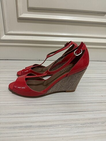 38 Beden kırmızı Renk Hotic topuklu ayakkabi