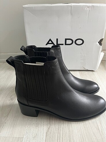 Aldo Siyah 39 numara deri bot