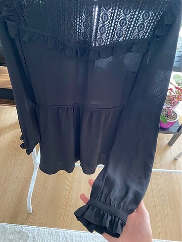 m Beden siyah Renk H&M astarlı dantelli kol detaylı elbise