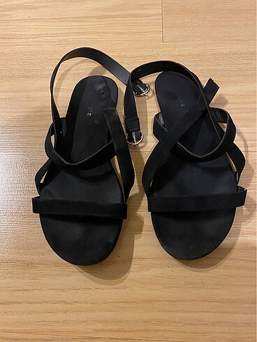 38 Beden H&M bantlı kemerli sandalet