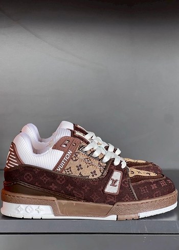 Louis Vuitton Kahverengi Süet Spor Ayakkabı | Gardrops