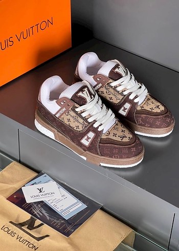 Louis Vuitton Kahverengi Süet Spor Ayakkabı | Gardrops