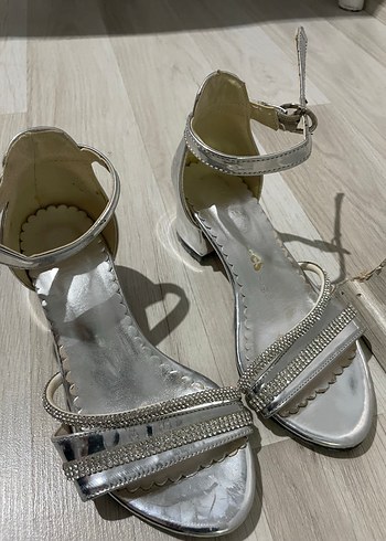 Gri  Tokalı Topuklu çocuk Ayakkabı - Görsel 4