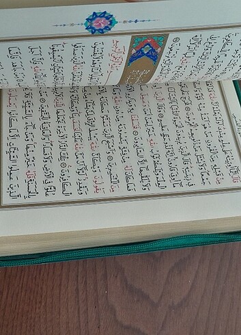  Kur'an-ı Kerim kitap bordo ve yeşil kaplı 