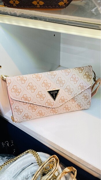 Guess pink ????????