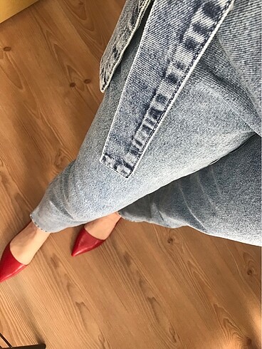 Mavi kemerli beli büzgülü Yüksel bel mom jeans