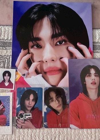 Hyunjin seasons greeting pc set