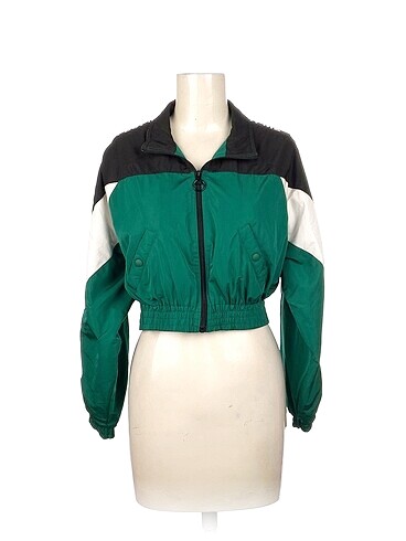 Bershka Spor Dış Giyim %70 İndirimli.