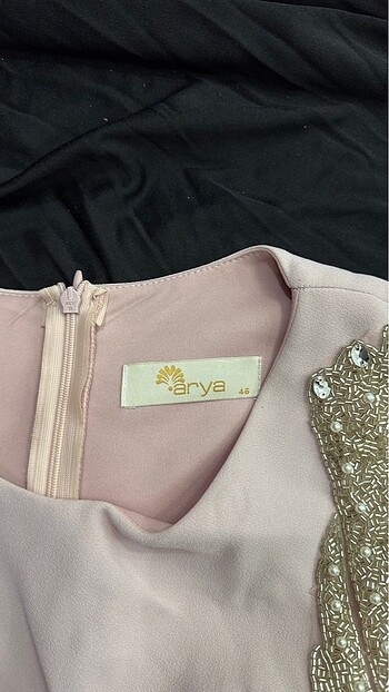46 Beden KREP PUDRA PEMBESİ İŞLEMELİ ABİYE ELBİSE 46 BEDEN ARYA MODA