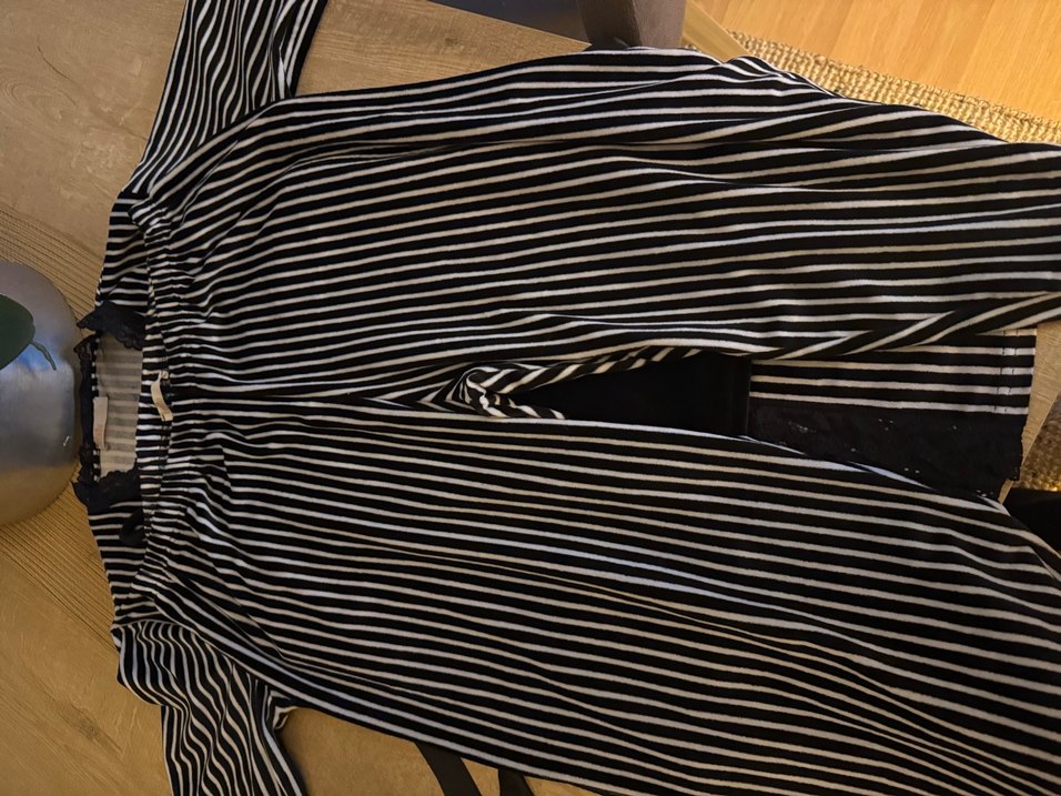 Uzun Kollu Siyah Çizgili Midi Kadın Sabahlık - Görsel 4