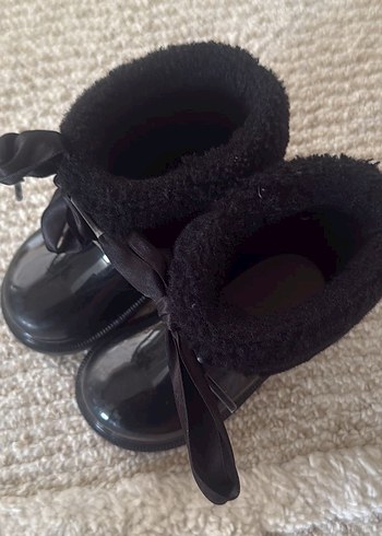 Kız Çocuk Siyah Kürklü Lastik Bot - Görsel 4