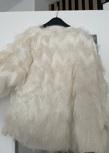Diğer Kadın Beyaz Tüylü Kısa Peluş Ceket