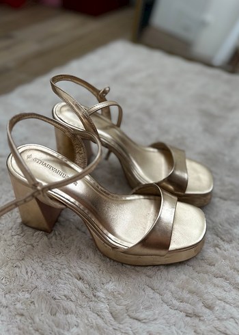 Stradivarius Gold Platform Topuklu ayakkabı | Gardrops