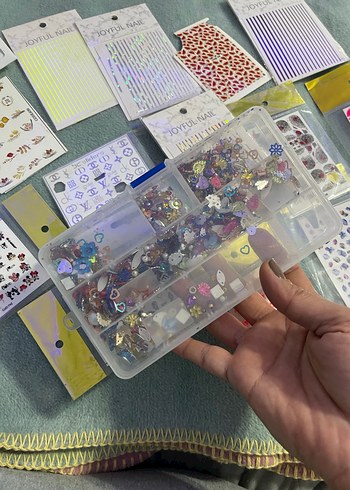 Renkli Deluxe ve Joyful Tırnak Süslemeleri - Görsel 3