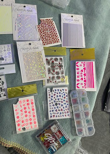 Renkli Deluxe ve Joyful Tırnak Süslemeleri - Görsel 2