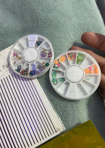 Renkli Deluxe ve Joyful Tırnak Süslemeleri - Görsel 6