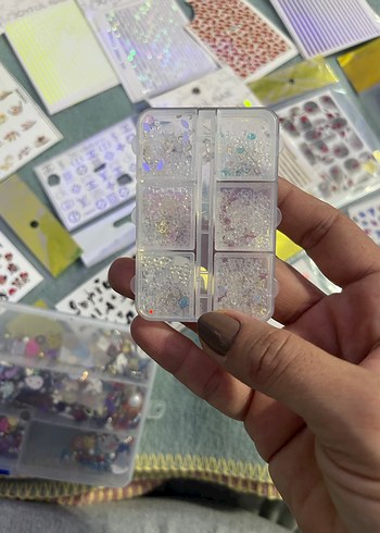 Renkli Deluxe ve Joyful Tırnak Süslemeleri - Görsel 4