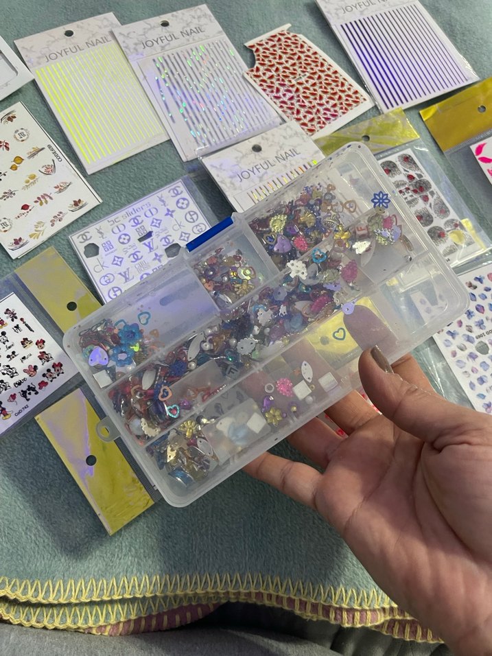 Renkli Deluxe ve Joyful Tırnak Süslemeleri - Görsel 3