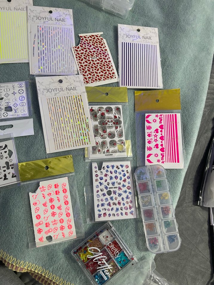 Renkli Deluxe ve Joyful Tırnak Süslemeleri - Görsel 2