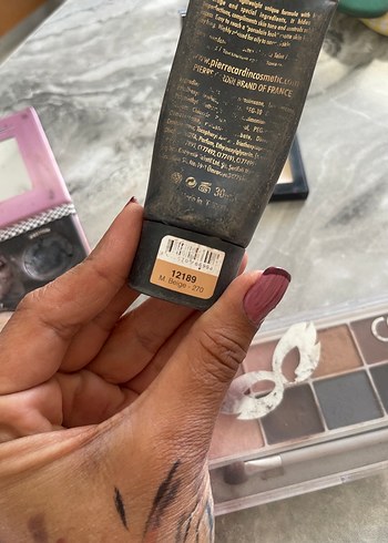 Bej ve Gri Tonlarda Makyaj Ürünleri Seti - Görsel 5