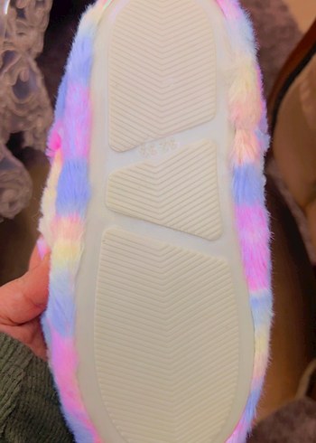 Kızlar için Pastel Renkli Tie-Dye Kürklü Panduf - Görsel 3