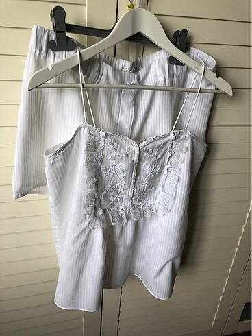 l Beden Şortlu pijama takımı beyaz
