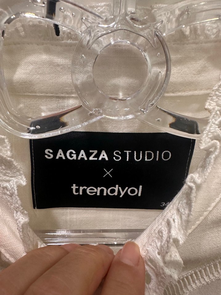 Beyaz Fırfırlı Uzun Kollu Keten Gömlek - Görsel 2