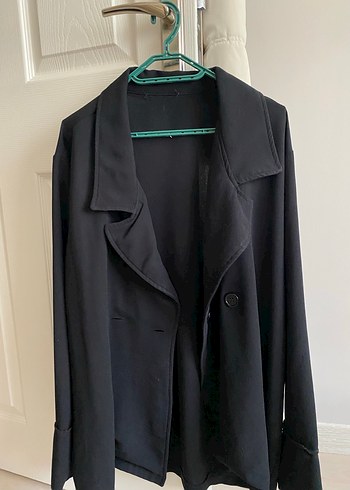 Siyah Midi Uzunlukta Düğmeli Kadın Kaban - Görsel 3