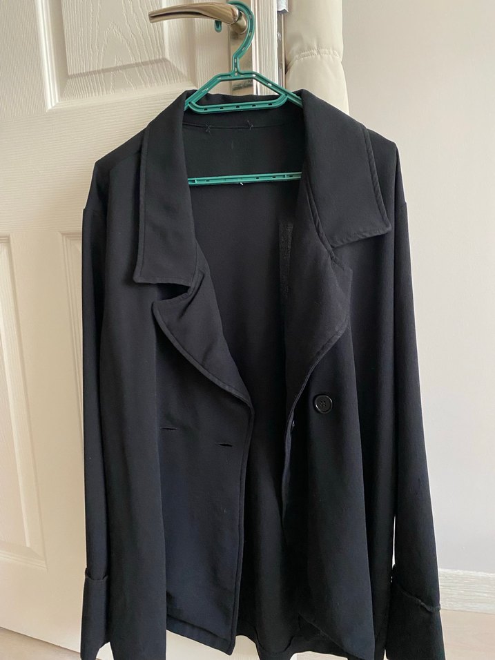 Siyah Midi Uzunlukta Düğmeli Kadın Kaban - Görsel 3