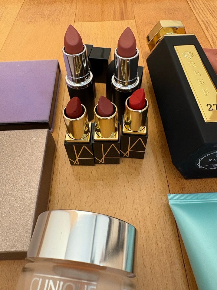 Çeşitli Makyaj ve Cilt Bakım Ürünleri - Görsel 4