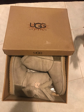 Orijinal ugg bot ve tshirt