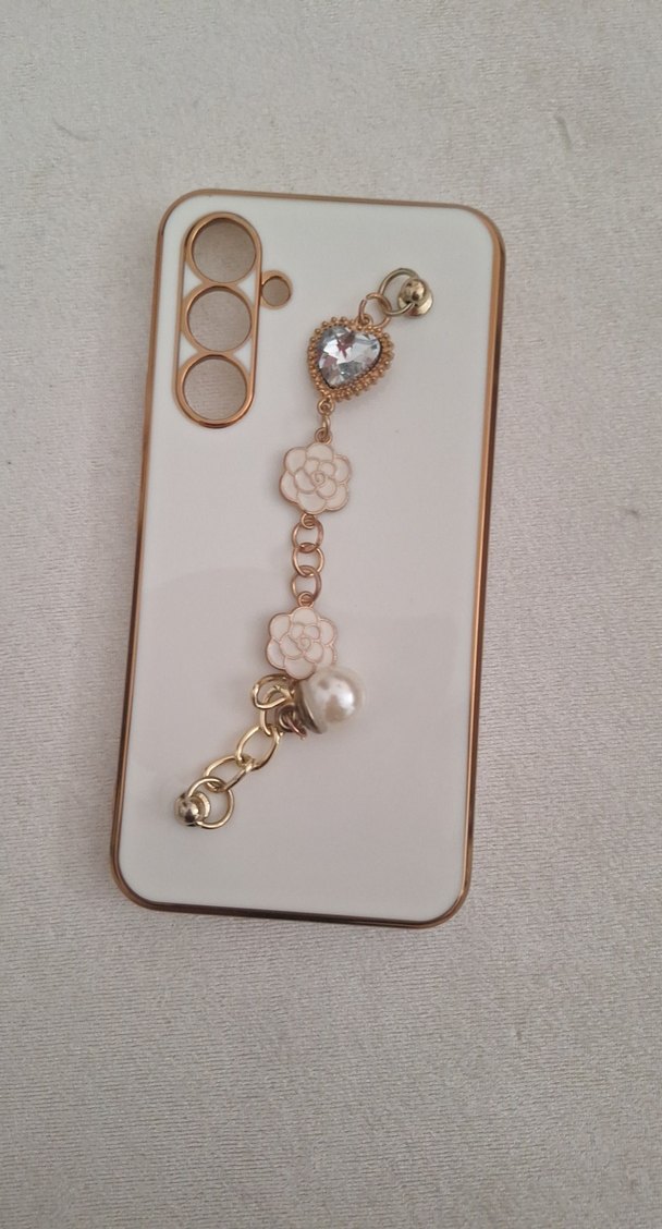 Çiçek Desenli Zincir Detaylı Beyaz Telefon Kılıfı - Görsel 2